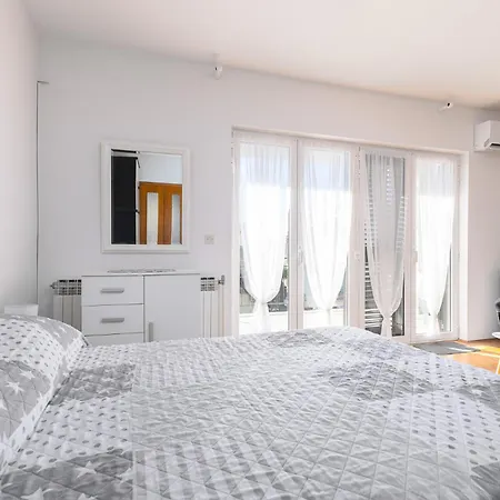 Apartment Milo Porec
