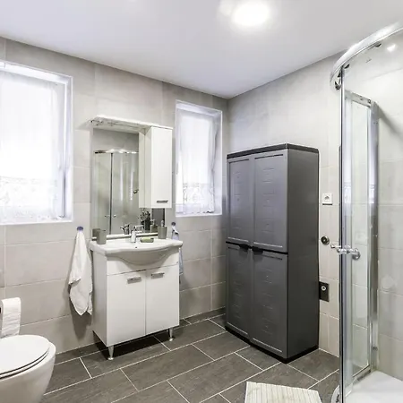 Milo Apartment