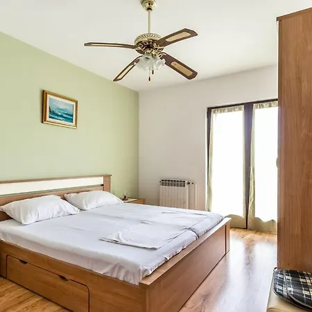 Milo Apartment